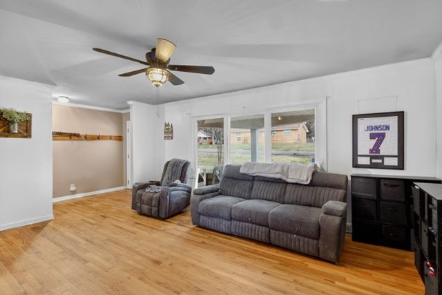 110 S Linda Dr, Shelbyville, TN 37160