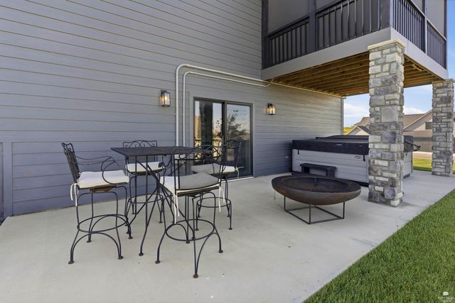 3911 Travers Circle, Manhattan, KS 66503