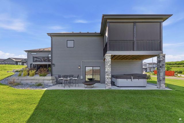 3911 Travers Circle, Manhattan, KS 66503