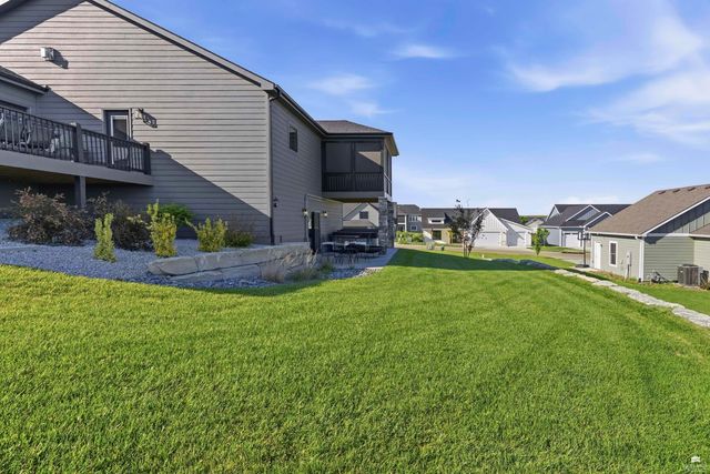 3911 Travers Circle, Manhattan, KS 66503