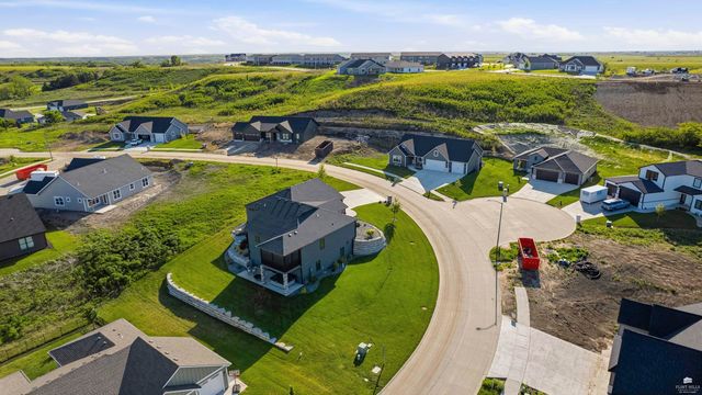 3911 Travers Circle, Manhattan, KS 66503