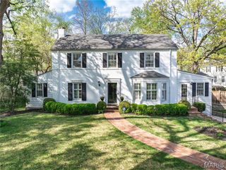 44 Willow Hill Road, Ladue, MO 63124