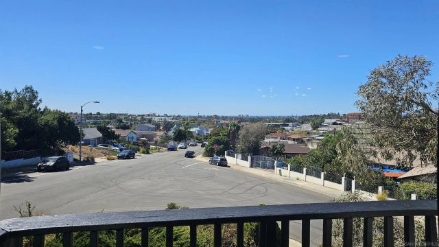 5210 Roswell, San Diego, CA 92114