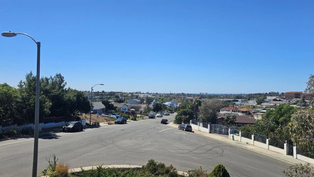 5210 Roswell, San Diego, CA 92114