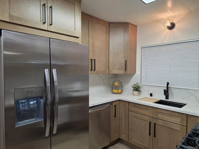 5210 Roswell, San Diego, CA 92114
