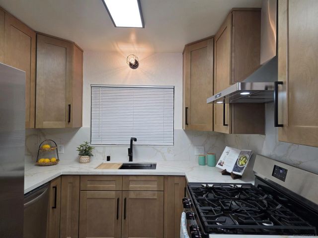 5210 Roswell, San Diego, CA 92114