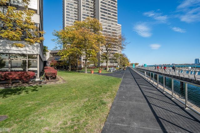 1001 Jefferson Avenue, Detroit, MI 48226