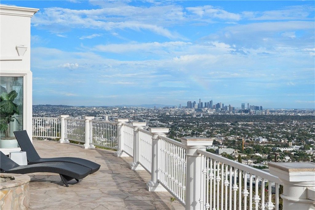 8527 Hedges Way, Los Angeles, CA 90069 — exterior