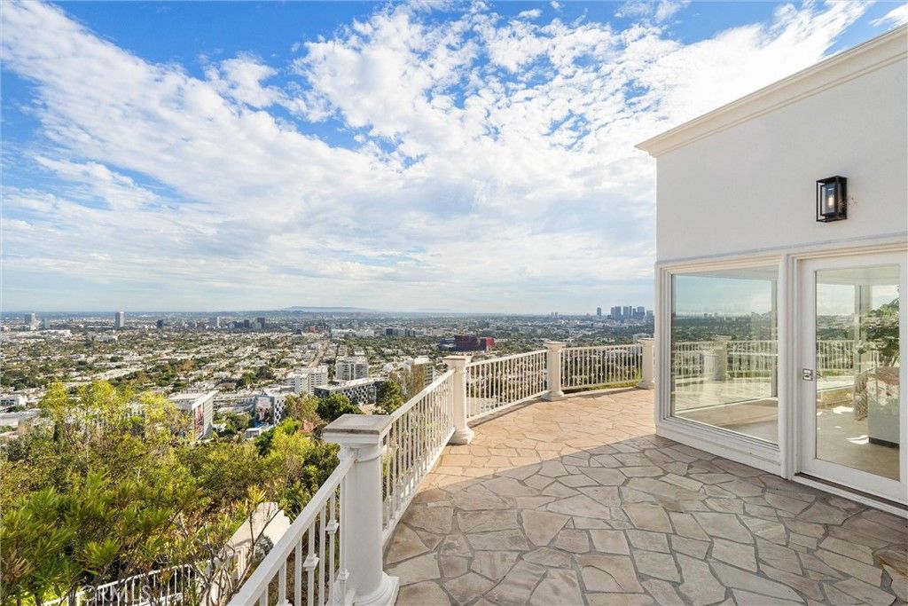 8527 Hedges Way, Los Angeles, CA 90069 — photo 2