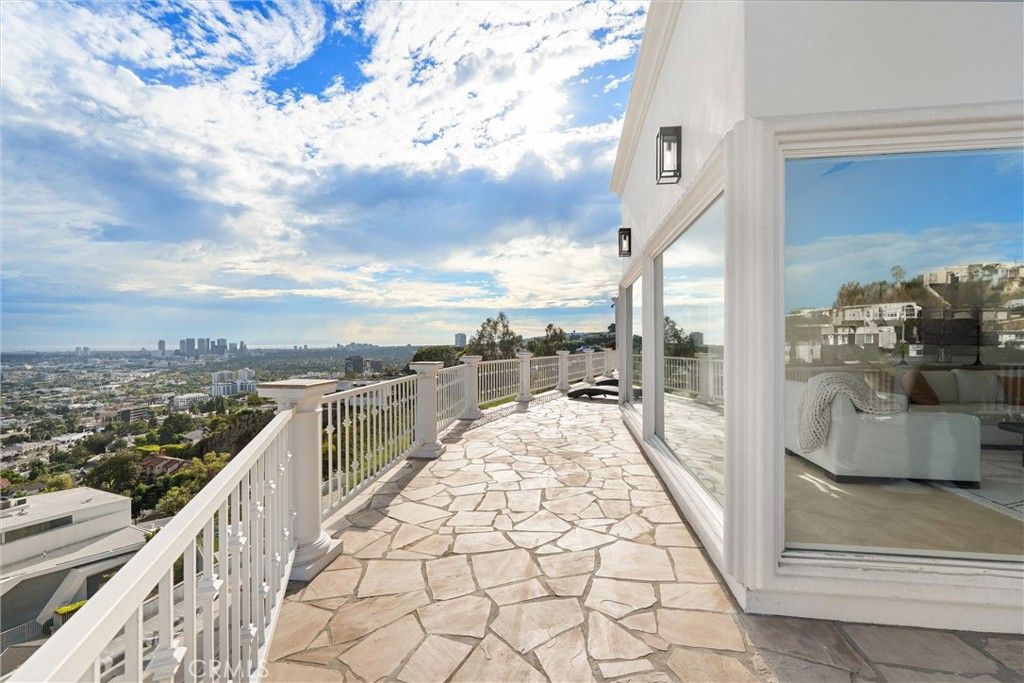 8527 Hedges Way, Los Angeles, CA 90069 — photo 3