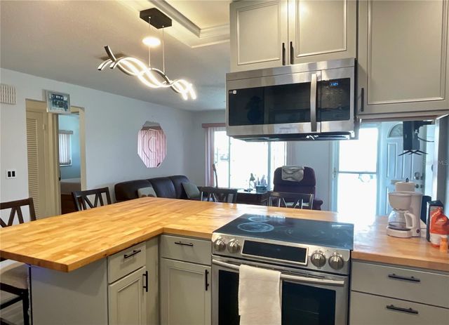 10052 45TH WAY N, Pinellas Park, FL 33782