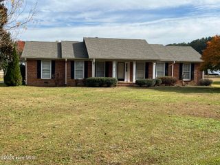 706 Walking Stick Trail, Clinton, NC 28328