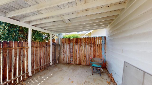 2605 N Wishon Avenue, Fresno, CA 93704