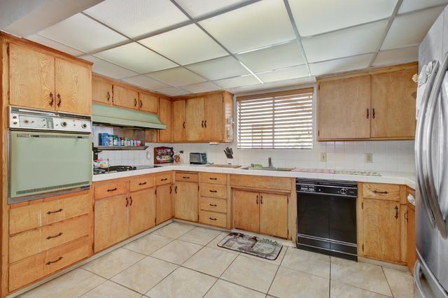 3845 Lynwood Way, Sacramento, CA 95864