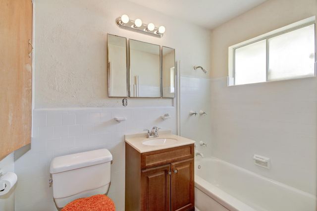 3845 Lynwood Way, Sacramento, CA 95864