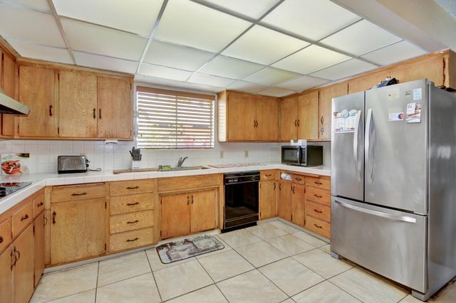 3845 Lynwood Way, Sacramento, CA 95864