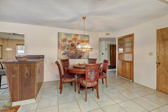 3845 Lynwood Way, Sacramento, CA 95864