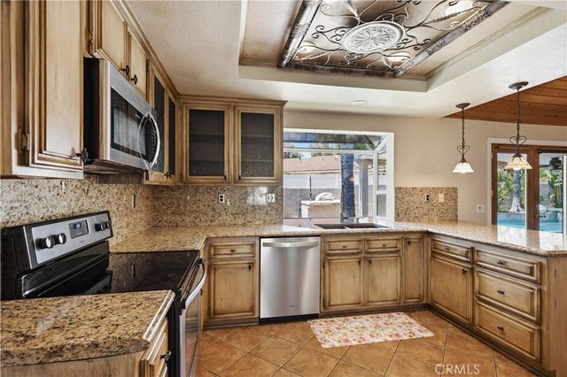 30027 Swan Point, Canyon Lake, CA 92587
