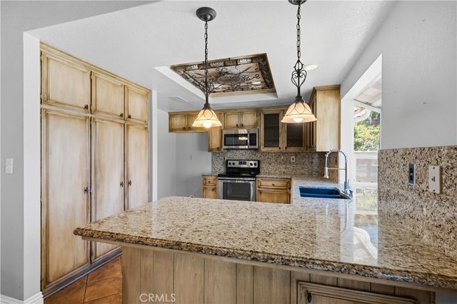 30027 Swan Point, Canyon Lake, CA 92587