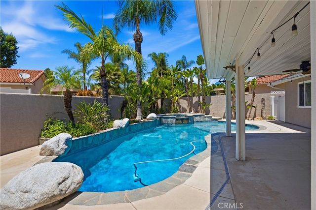 30027 Swan Point, Canyon Lake, CA 92587