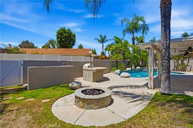 30027 Swan Point, Canyon Lake, CA 92587