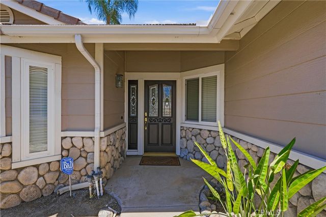 30027 Swan Point, Canyon Lake, CA 92587