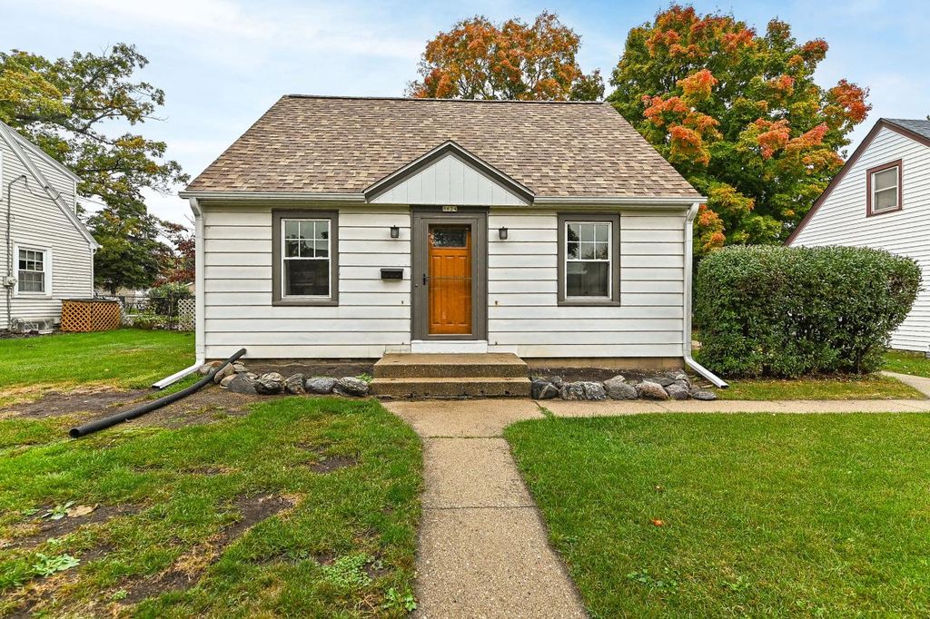 8624 W Beloit ROAD, West Allis, WI 53227