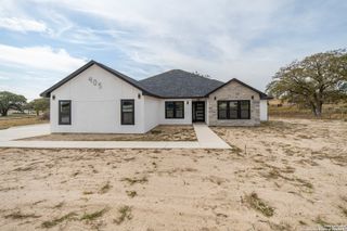 405 Shady, La Vernia, TX 78121