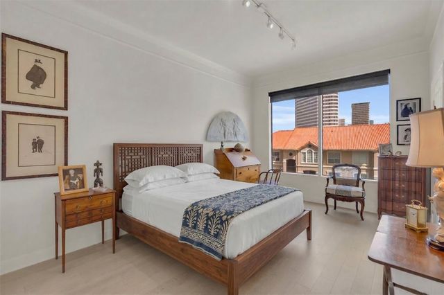 3333 Allen Parkway 406, Houston, TX 77019