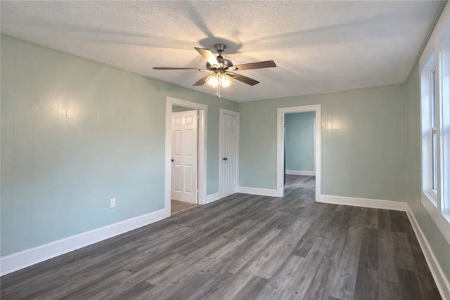 241 S Elm Lane, Jesup, GA 31545