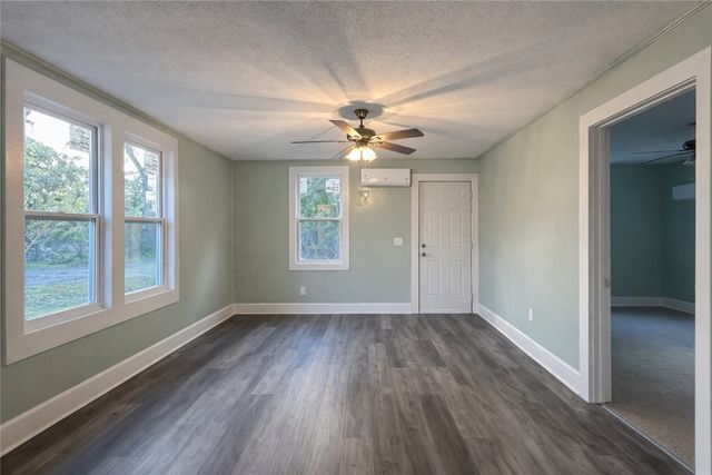 241 S Elm Lane, Jesup, GA 31545