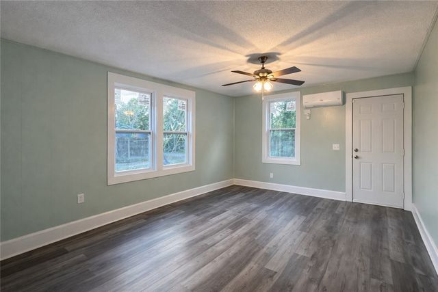 241 S Elm Lane, Jesup, GA 31545