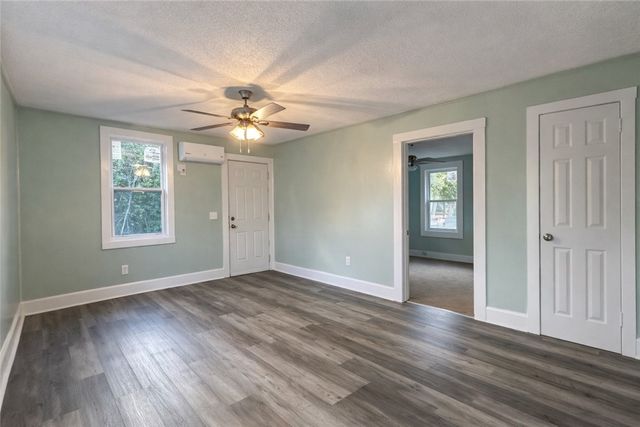 241 S Elm Lane, Jesup, GA 31545