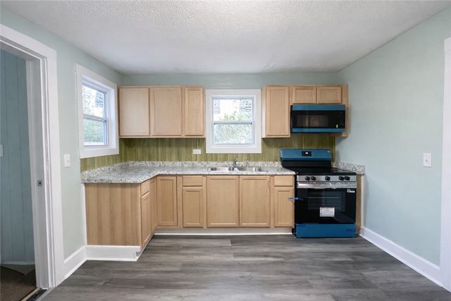 241 S Elm Lane, Jesup, GA 31545