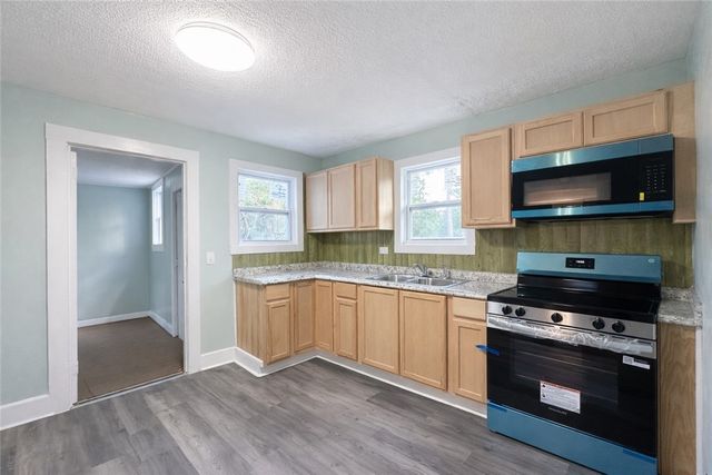 241 S Elm Lane, Jesup, GA 31545