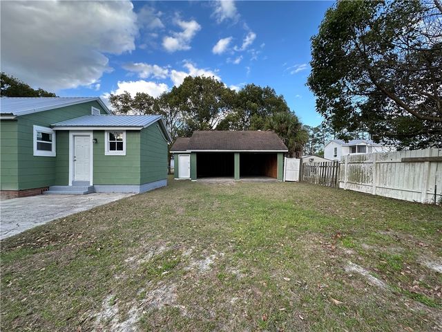 241 S Elm Lane, Jesup, GA 31545