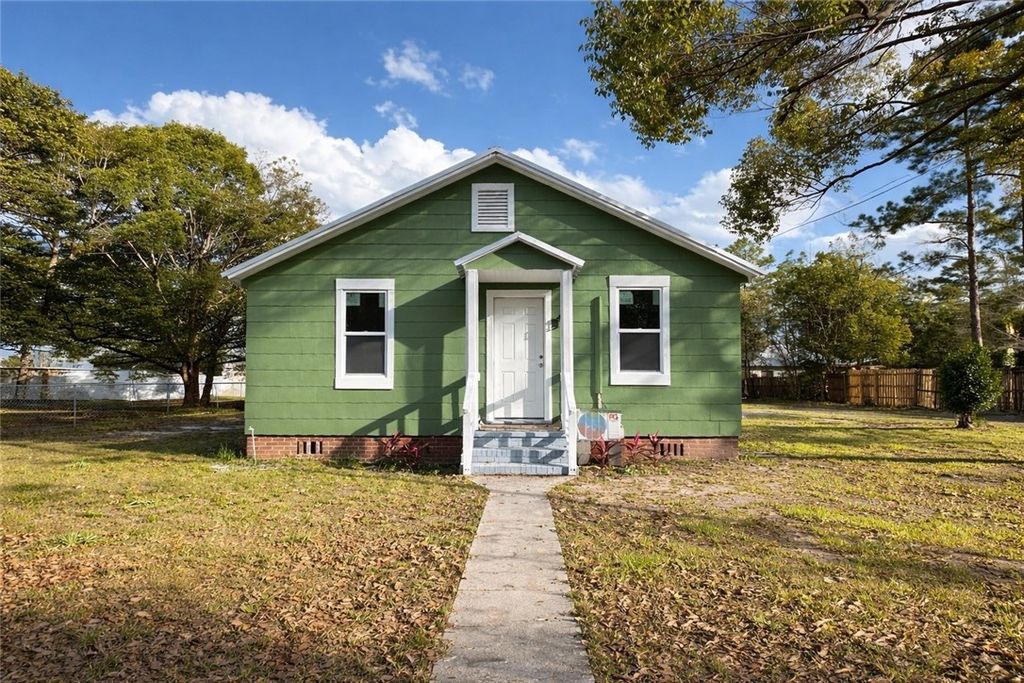 241 S Elm Lane, Jesup, GA 31545