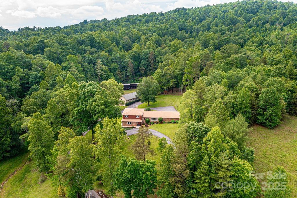 221 Roberts Lane, Lenoir, NC 28645