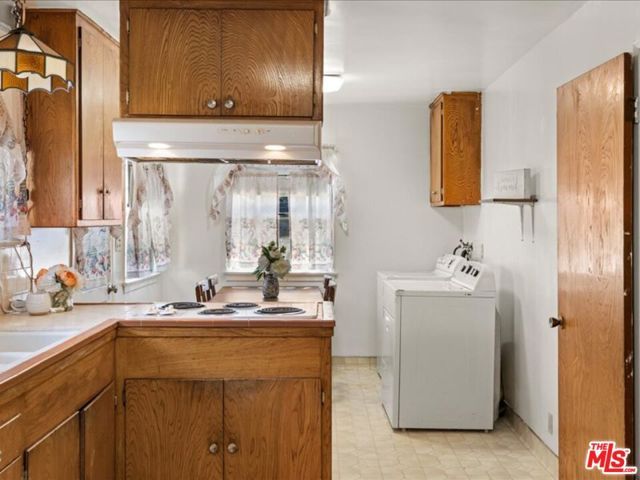 144 W 45th Street, Los Angeles, CA 90037