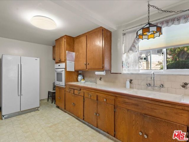 144 W 45th Street, Los Angeles, CA 90037