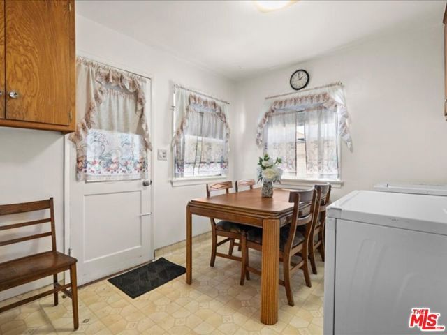 144 W 45th Street, Los Angeles, CA 90037