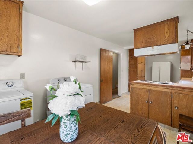 144 W 45th Street, Los Angeles, CA 90037