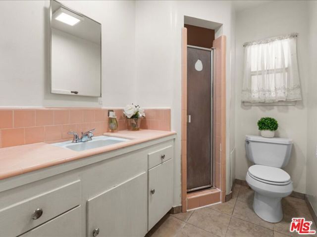 144 W 45th Street, Los Angeles, CA 90037