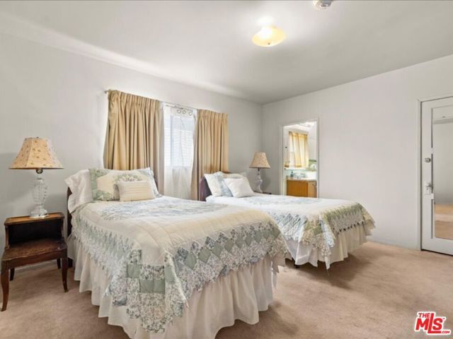 144 W 45th Street, Los Angeles, CA 90037