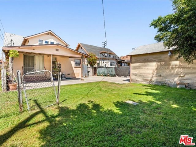 144 W 45th Street, Los Angeles, CA 90037