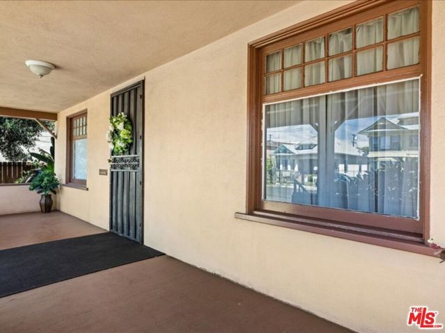 144 W 45th Street, Los Angeles, CA 90037