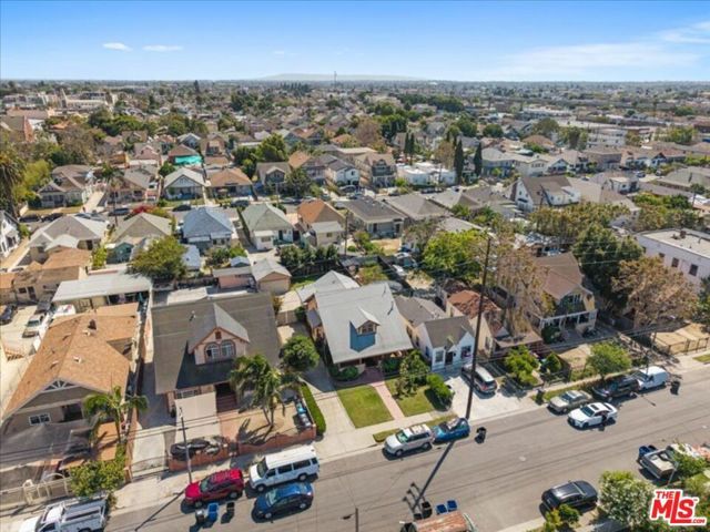 144 W 45th Street, Los Angeles, CA 90037
