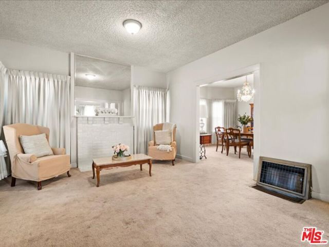 144 W 45th Street, Los Angeles, CA 90037