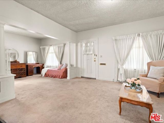 144 W 45th Street, Los Angeles, CA 90037