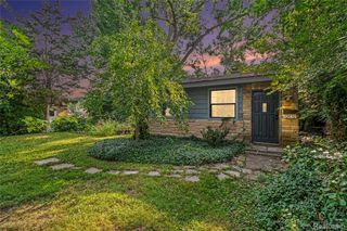 23830 Scotia Road, Oak Park, MI 48237